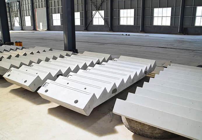 Finished precast concrete stair flights produced from a dedicated staircase mold