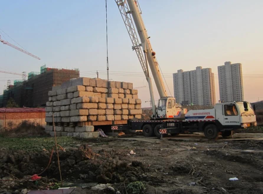 Field reaction arrangement for a precast pile static load test